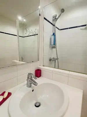Salle de bains dans l'établissement Studio proche centre FARN4