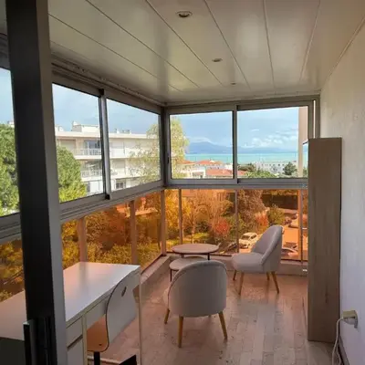 Dernier étage vue mer avec parking et piscine