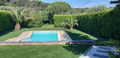 Piscine de l'établissement Meublé 2P 40 m2 dans villa avec piscine à Vallauris, 4 km de la mer ou située à proximité