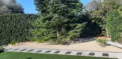 Jardin de l'établissement Meublé 2P 40 m2 dans villa avec piscine à Vallauris, 4 km de la mer