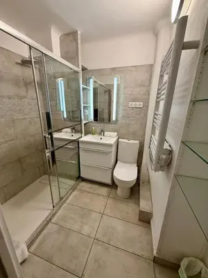 Salle de bains dans l'établissement Studio Vidal in the city center of Cannes with AC