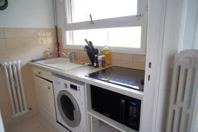 Cuisine ou kitchenette dans l'établissement Cannes Studio near Croisette Plage