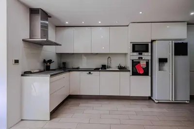 Cuisine ou kitchenette dans l'établissement Marina Rey - Apt pour 4 à 400m des plages Côte d'Azur