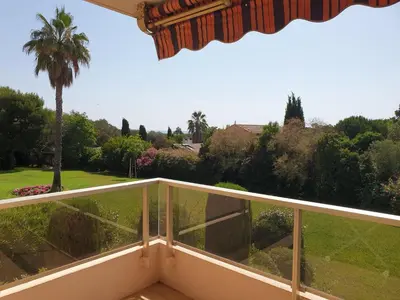 Balcon ou terrasse dans l'établissement breguières