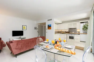 Cuisine ou kitchenette dans l'établissement Cristal Croisette YourHostHelper