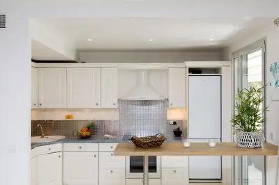 Cuisine ou kitchenette dans l'établissement Cristal Croisette YourHostHelper