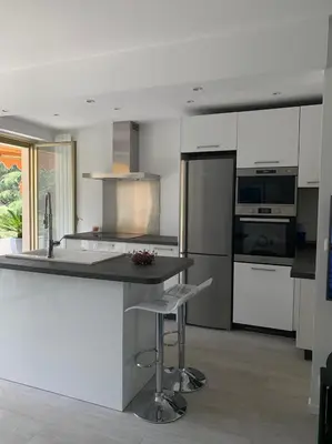 Cuisine ou kitchenette dans l'établissement Appartement 2 Pièces,Cannes, Résidence Le Merival
