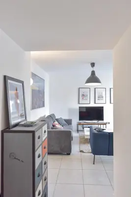 Coin salon dans l'établissement Modern apartment with swimming pool