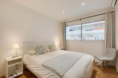 Un ou plusieurs lits dans un hébergement de l'établissement Newly renovated charming downtown apartment