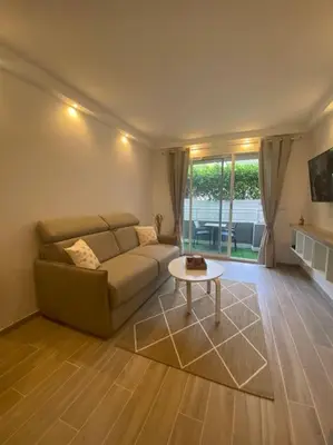 Coin salon dans l'établissement Appartement neuf Pointe Croisette, 50 m de la mer