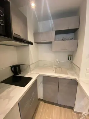 Cuisine ou kitchenette dans l'établissement Appartement neuf Pointe Croisette, 50 m de la mer