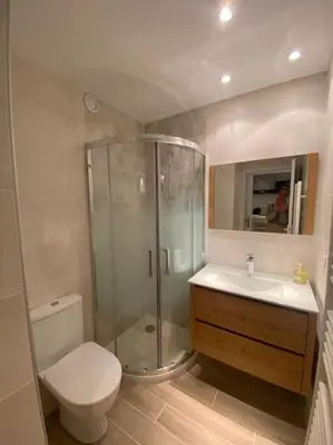 Salle de bains dans l'établissement Appartement neuf Pointe Croisette, 50 m de la mer