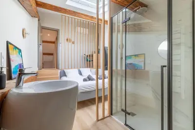 Un ou plusieurs lits dans un hébergement de l'établissement BRP Cannes Center, Top floor Luxurious Apartment II, 4 bedrooms+3 bathrooms