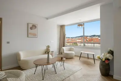Coin salon dans l'établissement Luxury Romantic Cannes 45 Croisette Two Bedrooms