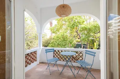 Balcon ou terrasse dans l'établissement Stunning Juan Les Pins 5 bed Villa with Pool