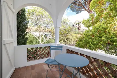 Balcon ou terrasse dans l'établissement Stunning Juan Les Pins 5 bed Villa with Pool