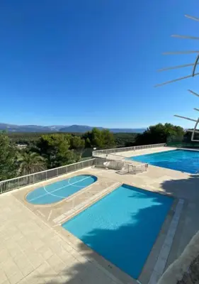 Piscine de l'établissement Superbe 3pièces, balcon, garage, clim, piscine ou située à proximité