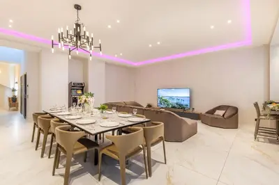 Coin salon dans l'établissement Bliss Triplex - Hyper Centre - Sauna - BBQ - Jacuzzi - LRACANNES