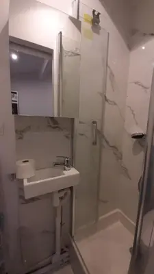 Salle de bains dans l'établissement Winter Palace Beauséjour
