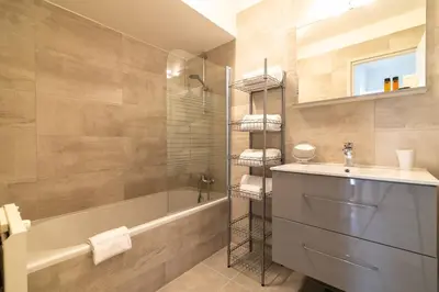 Salle de bains dans l'établissement A083 - Modern & Bright apt - Cannes center
