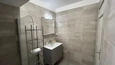 Salle de bains dans l'établissement A083 - Modern & Bright apt - Cannes center
