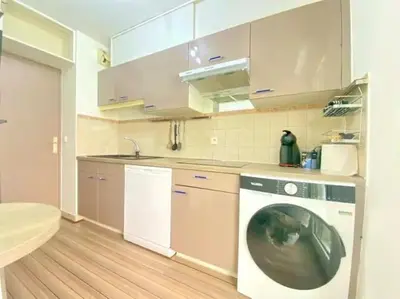Cuisine ou kitchenette dans l'établissement Cannes Résidence Passy avec Piscine