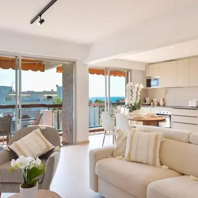 Luxury 1-Br apartment sea view parking