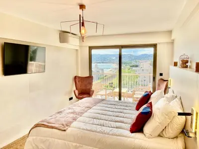 Un ou plusieurs lits dans un hébergement de l'établissement Luxury sea view