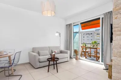Coin salon dans l'établissement Croisette et Plages - Lumineux deux pièces - FW