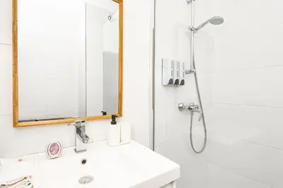 Salle de bains dans l'établissement Croisette et Plages - Lumineux deux pièces - FW