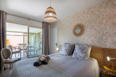 Un ou plusieurs lits dans un hébergement de l'établissement LE SELI, Luxueux 2 pièces, centre d'Antibes