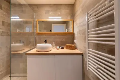 Salle de bains dans l'établissement LE SELI, Luxueux 2 pièces, centre d'Antibes