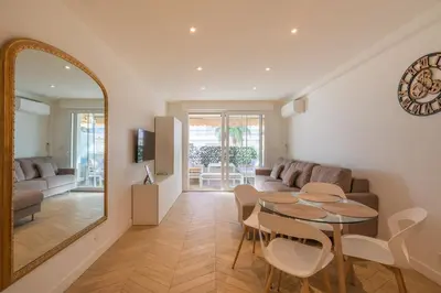 Coin salon dans l'établissement LE CALIFORNIA 200m des plages chic luxe et cosy 2 à 4 personnes