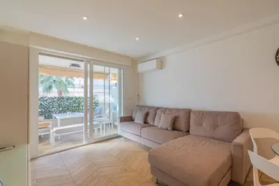 Coin salon dans l'établissement LE CALIFORNIA 200m des plages chic luxe et cosy 2 à 4 personnes