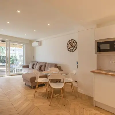 LE CALIFORNIA 200m des plages chic luxe et cosy 2 à 4 personnes