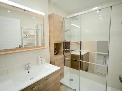 Salle de bains dans l'établissement Beau 3P à 4 min des plages centre Juan Les Pins