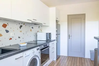 Cuisine ou kitchenette dans l'établissement Montfleuri