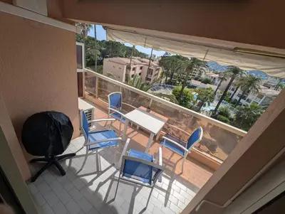 Balcon ou terrasse dans l'établissement Résidence de Vacances avec piscine & Transat, à 2 minutes de la mer -Bât n7 - 2 appartements côte à côte terrasse communicante selon les disponibilités
