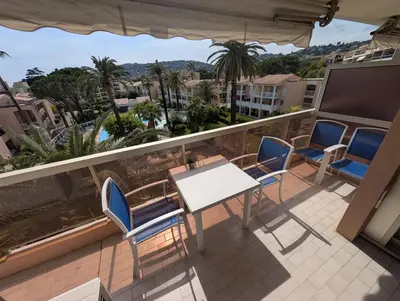 Balcon ou terrasse dans l'établissement Résidence de Vacances avec piscine & Transat, à 2 minutes de la mer -Bât n7 - 2 appartements côte à côte terrasse communicante selon les disponibilités