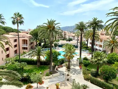 Piscine de l'établissement Résidence de Vacances avec piscine & Transat, à 2 minutes de la mer -Bât n7 - 2 appartements côte à côte terrasse communicante selon les disponibilités ou située à proximité