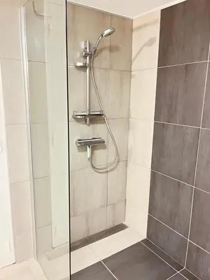 Salle de bains dans l'établissement Appartement deux pièces donnant sur un jardin