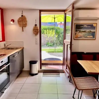Appartement deux pièces donnant sur un jardin