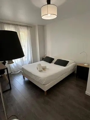 Un ou plusieurs lits dans un hébergement de l'établissement Villa Constance 1 Antibes - Spacieux duplex avec jardin
