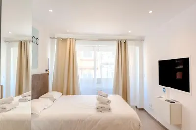 Un ou plusieurs lits dans un hébergement de l'établissement Renovated studio near the CROISETTE