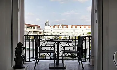 Balcon ou terrasse dans l'établissement LA CROISETTE élégant studio avec balcon et vue mer aperçu
