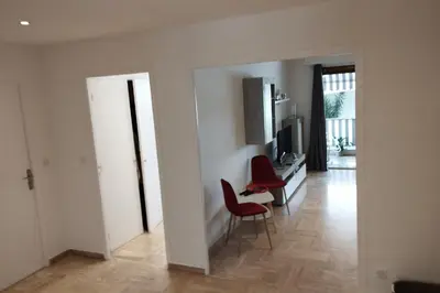 Télévision ou salle de divertissement dans l'établissement Air-conditioned Apartment of 90 m2 only 200 meters away from the Croisette