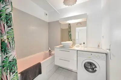 Salle de bains dans l'établissement Bel appartement en bord de mer à Juan Les Pins