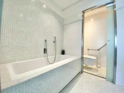 Salle de bains dans l'établissement Grand Hotel 2 chambres 2 sdb - GH