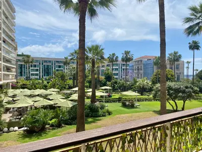 Jardin de l'établissement Grand Hotel 2 chambres 2 sdb - GH