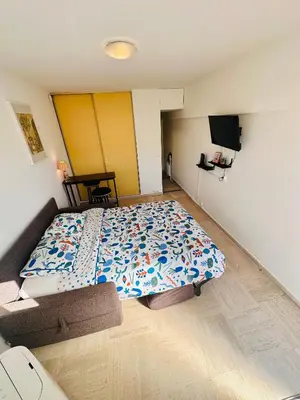 Un ou plusieurs lits dans un hébergement de l'établissement Charmant Studio à 5 minutes des plages